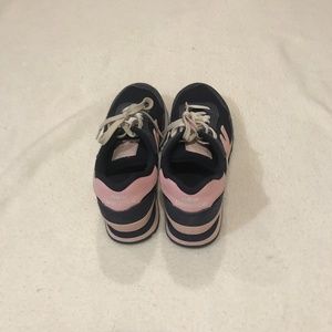 New Balance tennis shoes